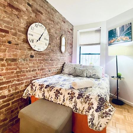 Times Square Manhattan - Private Room In 2 Bedroom Apartment New York Exterior photo