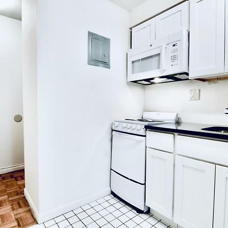 Times Square Manhattan - Private Room In 2 Bedroom Apartment New York Exterior photo