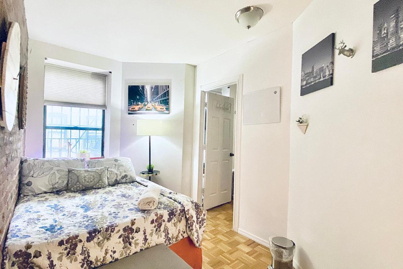 Times Square Manhattan - Private Room In 2 Bedroom Apartment New York Exterior photo