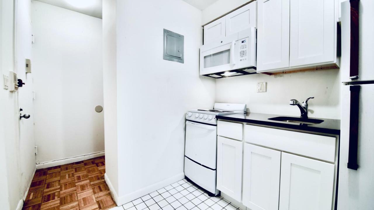 Times Square Manhattan - Private Room In 2 Bedroom Apartment New York Exterior photo